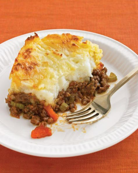 Old-style pubs have it right: Sitting down to a generous helping of Cheddar-Topped Shepherd's Pie is a true pleasure; making it is happily simple. Martha Stewart Recipes, Potato Toppings, Shepherds Pie Recipe, Comfort Food Recipes Dinners, Shepherd's Pie, Shepherds Pie, Cooked Vegetables, Beef Dishes, Pie Recipes