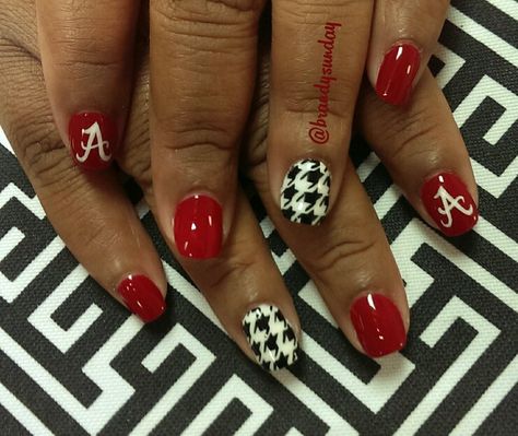 Hand painted Alabama nail art! Houndstooth nail art by Brandy Sunday Alabama Football Nails, Alabama Nail Art, Alabama Nails, Football Nail Designs, Football Nail Art, Houndstooth Nails, Football Nails, Fingernail Designs, Vacation Nails