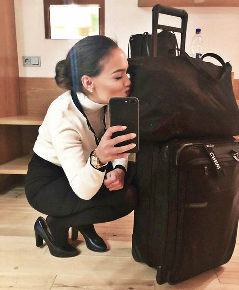 Flight Attendant Packing, Become A Flight Attendant, Vacation Funny, Delta Flight, Sleep Headphones, Flight Attendant Uniform, Flight Attendant Fashion, Flight Attendant Life, Flight Crew