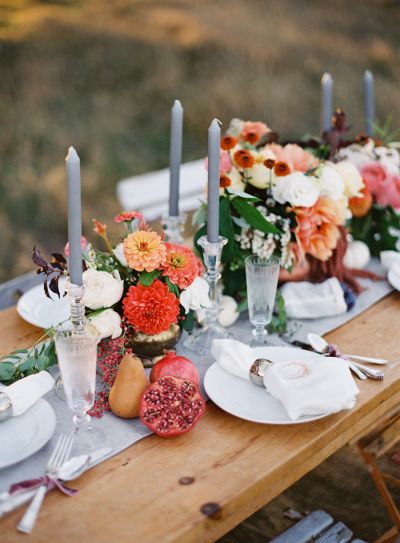 Fall Wedding Tablescapes, Driftwood Centerpiece, Red Centerpieces, Autumn Bridal, Fall Wedding Photos, Unique Thanksgiving, Bridal Bouquet Fall, Fall Wedding Centerpieces, Rustic Fall Wedding