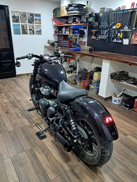 Royal Enfield Meteor 650, Force Gurkha, Super Meteor 650, Pin Interest, Motorcycle Culture, Motorcycle Garage, Biker Men, Cafe Racer Bikes, Custom Bike