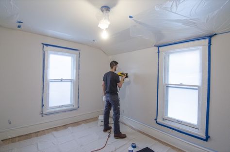 Painting Walls with a Paint Sprayer @wagnerspraytech @trimaco #sponsored Spray Paint Room, Painting Walls Tips, Spray Paint Wall, Best Paint Sprayer, Indoor Paint, Using A Paint Sprayer, Diy Spray Paint, Painting Walls, Diy Wall Painting