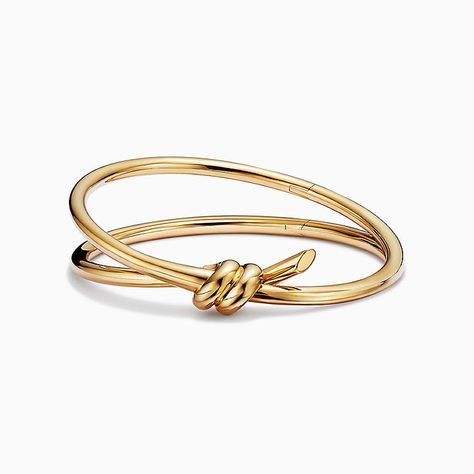 Tiffany Knot, Tiffany Bangle, Bridal Jewelry Bracelets, Gold Knot Bracelet, Tiffany Bracelets, The Bangles, Bracelets Design, Jewelry Knots, Jewelry Bracelets Gold