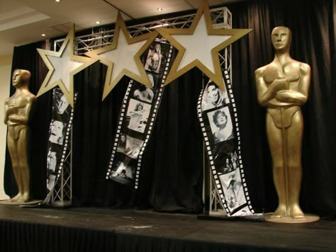 Hollywood Decorations, Hollywood Theme Party Decorations, Oscars Theme Party, Deco Cinema, Hollywood Birthday Parties, Oscars Party Ideas, Bollywood Theme Party, Hollywood Birthday, Hollywood Night