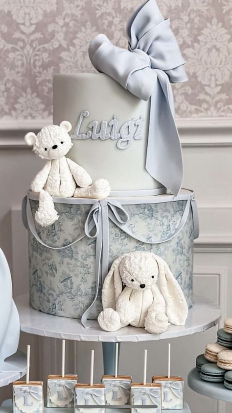 Old Money Outfits Winter, Bun Black Hair, Make Up Nude, Motherhood Aesthetic, Kue Fondant, Baby 1st Birthday Cake, Winter Interior Design, Safari Cakes, Teddy Bear Cakes