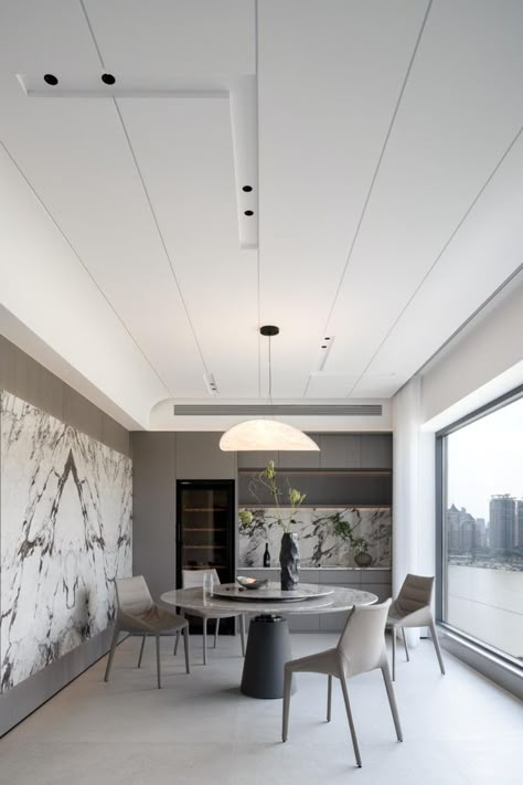 Kitchen False Ceiling Design Modern, False Ceiling For Double Height Area, Groove Ceiling, Minimalist Gypsum Ceiling Design, Pop Down Ceiling Design For Lobby, Grooves In False Ceiling, Dining Gypsum Ceiling Design, Minimal Ceiling Design, Double Height Living Room