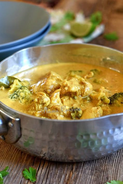 Poulet Curry Coco, Coco Curry, Curry Recipes Indian, Coconut Milk Recipes, Coconut Milk Curry, Indian Chicken, Coconut Recipes, Banana Healthy, Batch Cooking