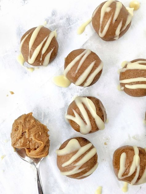 Cookie Butter Protein Recipes, Cookie Butter Energy Balls, Cookie Butter Protein Balls, Healthy Cookie Butter Recipes, Biscoff Protein Balls, Cookie Butter Balls, Bulking Breakfast, Cookie Butter Truffles, Protein Cookie Butter