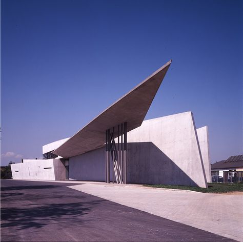 Visiting Zaha Hadid's Vitra Fire Station was an "eye-opening experience" says Bjarke Ingels Vitra Fire Station, Zaha Hadid Buildings, Zaha Hadid Architecture, Zaha Hadid Design, Deconstructivism, Rem Koolhaas, Vitra Design Museum, Bjarke Ingels, Vitra Design