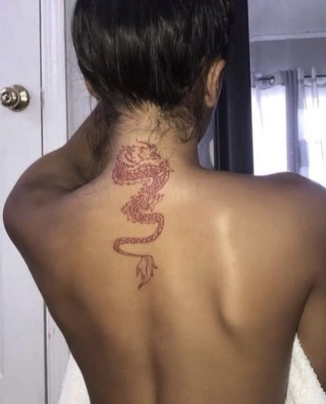 Red inked dragon tattoo on the nape of the neck down the spine | www.otziapp.com Tricep Tattoos, Little Prince Tattoo, Tato Minimal, Tattoo Diy, Band Tattoos, Dragon Tattoo For Women, Snakebites, Ribbon Tattoos, Tattoo Zeichnungen