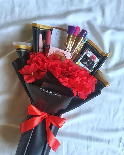 Cosmetic Bouquet, Makeup Gifts Basket, Makeup Bouquet, Edible Bouquets, Gift Bouquet, Satin Flowers, Makeup Gift, Delivery Gifts, Online Gifts