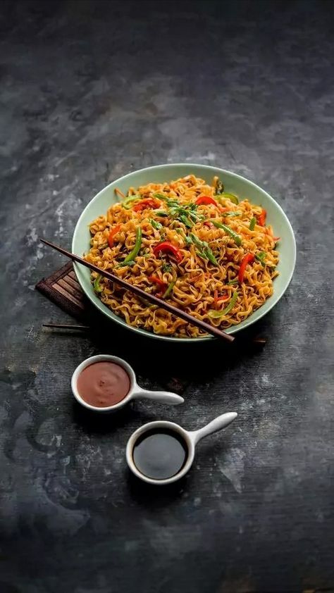 Noodles Wallpaper Aesthetic, Vegetarian Photography, Noodles Photography, Photo Folio, Indian Food Photography, Food Photography Dessert, Food Photography Tutorial, Cooking Competition, Food Photoshoot