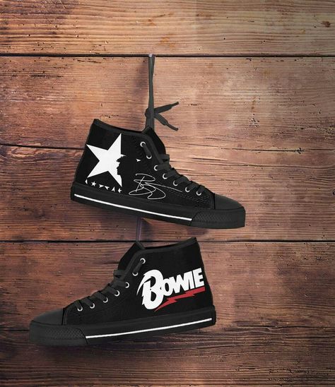 David Bowie Pictures, Rock N Roll Fashion, David Bowie Tribute, Hogwarts Outfits, Rock N Roll Style, Battle Jacket, Custom Converse, Witch Fashion, Dream Outfits