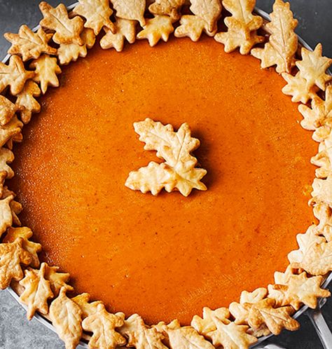 Pumpkin Pie Crust Recipe, Pie Crust Leaves, Can Pumpkin Puree, Pumpkin Pie Crust, Pie Crust Art, Beautiful Pie Crusts, Decorative Pie Crust, Meal Prep Easy, Can Pumpkin