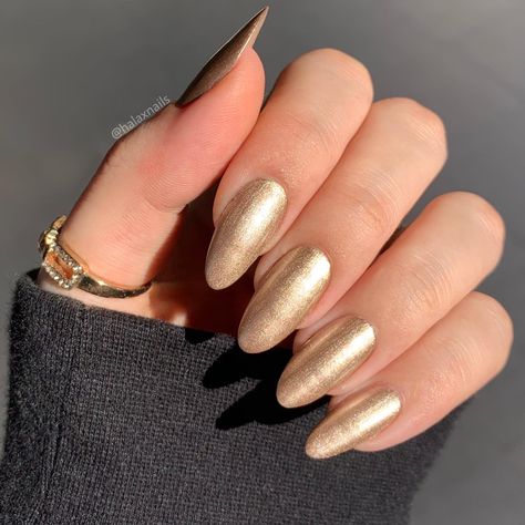 #nails #goldennails #gold #mynails Gold Colour Nail Art, Golden Nail Polish, Pale Gold Nails, Gold Metallic Nails, Classy Gold Nails, Golden Nails Designs, Gold Acrylic Nails, Golden Nails, Trending Nails