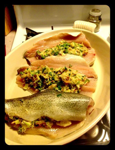 Stuffed Trout, Birthday Dinner Recipes, Prawn Fish, Crab Stuffed, Trout Recipes, Healthy Food Menu, Fire Cooking, Fish Curry, Camp Fire