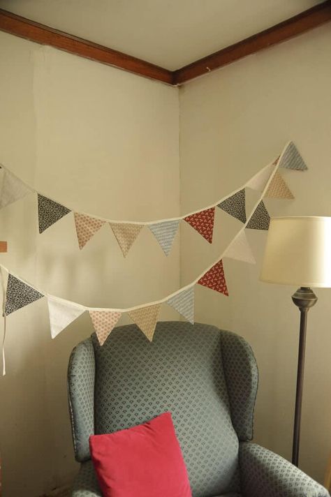 Fabric Birthday Banner with Free Pattern - Diy Flag Garland, Quilted Banner, Pennant Banner, Felt Banner Diy, Diy Flag Banner Fabric, Diy Felt Pennant Banner, Banner Ideas, Diy Felt Pennant Flag, Quilted Birthday Banner