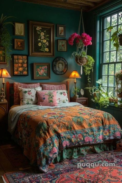 Boho Bedroom Lamp, Boho Witchy Bedroom, Witchy Bedroom Ideas, Bohemian Bedrooms, Maximalist Bedroom, Boho Style Bedroom, Bedroom Bliss, Casa Vintage, Vintage Bedroom