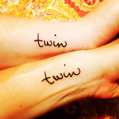 Matching "twin" tattoos in our mother's handwriting Twins Tattoos Ideas, Tattoo Ideas For Twins, Matching Twin Tattoos, Twin Tattoo Ideas, Twin Sister Tattoos, Twin Things, Tattoos For Mom, Pair Tattoos, Twin Tattoos