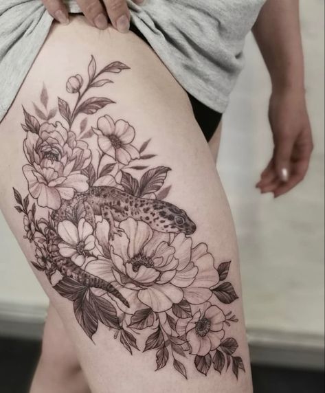 Lizard Sleeve Tattoo, Floral Alligator Tattoo, Lizard With Flowers Tattoo, Lizard Tattoos For Women, Animal And Plant Tattoo, Reptile Sleeve Tattoo, Lizard Tattoo With Flowers, Leopard Gecko Tattoo Ideas, Lizard And Flower Tattoo