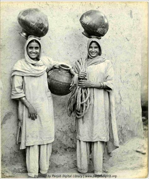 Glimpse of the women in #Punjab in the 1950’s  “Our simplicity was spiritual, mysterious, it was our jewel.”  Panjab Digital Library — with Sameer Rao. Pakistan Art Culture, Old Punjabi Culture Pics, Vintage Punjab, Punjabi Aesthetic, Punjab Culture, Ancient History Archaeology, History Photography, Punjabi Culture, Village Photography