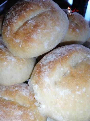 Portuguese Rolls Recipe, Portuguese Rolls, Portuguese Foods, Portuguese Bread, Portuguese Sweet Bread, Spicy Stew, Baked Breads, Portuguese Food, Bao Buns