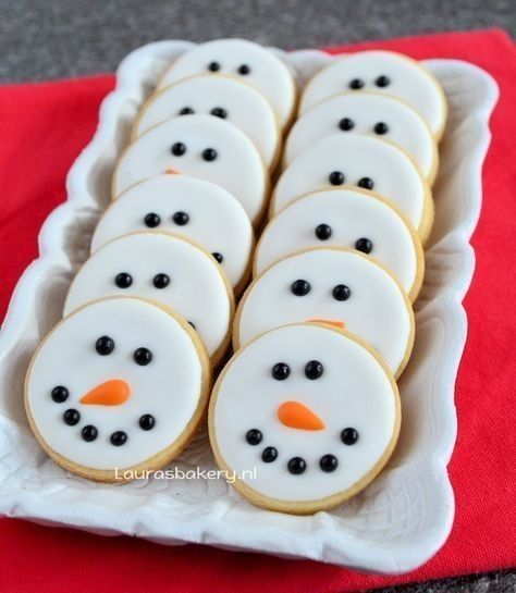 Jul Kaka, Face Cookies, Snowman Cookies, Christmas Cookies Easy, Xmas Cookies, Christmas Cookies Decorated, Christmas Sugar Cookies, Christmas Snacks, Christmas Cooking