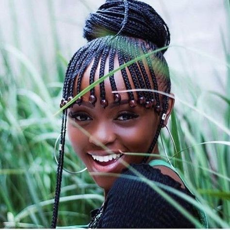 Hello you, how much prepared are you for the coming New Year? Have you thought about the hairstyle you want to make during Braided Bangs, Pelo Afro, Braids With Beads, Girls Braids, Cornrow Hairstyles, African Braids Hairstyles, Braided Hairstyles For Black Women, Braids For Black Hair, African Hairstyles