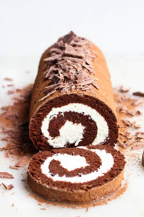 Chocolate Roll Cake with Marshmallow Fluff Filling - The Sweet and Simple Kitchen Chocolate Cake Roll, Marshmallow Fluff Frosting, Marshmallow Fluff Recipes, Chocolate Roll Cake, Nursing Cake, Swiss Roll Cake, Cake Roll Recipes, Fluff Recipe, Log Cake