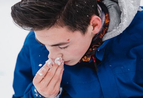 Feeling panicked over a nosebleed? As nervous as it might make you feel, a nosebleed in most cases should go away on its own. But you don’t want to make matters worse either, so here’s some do’s and don’ts when stopping a bleeding nose. Stop Nose Bleeds, Scab Healing, Saline Nasal Spray, Nasal Decongestant, Nose Picking, Scary Kids, Nose Bleeds, Increase Blood Pressure, How To Stop Snoring