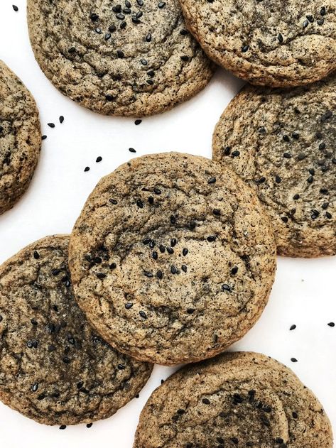 Black Sesame Seeds Recipes, Sesame Dessert, Black Sesame Cookies, Black Sesame Cake, Black Sesame Dessert, Oil Cookies, Olive Oil Cookies, Sesame Cookies, Chocolate Banana Cake