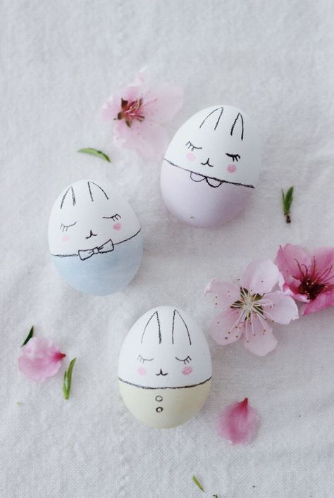 Bunny Easter Egg DIY Hand Painted Easter Eggs, Creative Easter Eggs, Decorated Eggs, Easter Egg Dye, Easter Egg Designs, Easter Egg Crafts, Easter Egg Painting, Easter Inspiration, Easter Eggs Diy