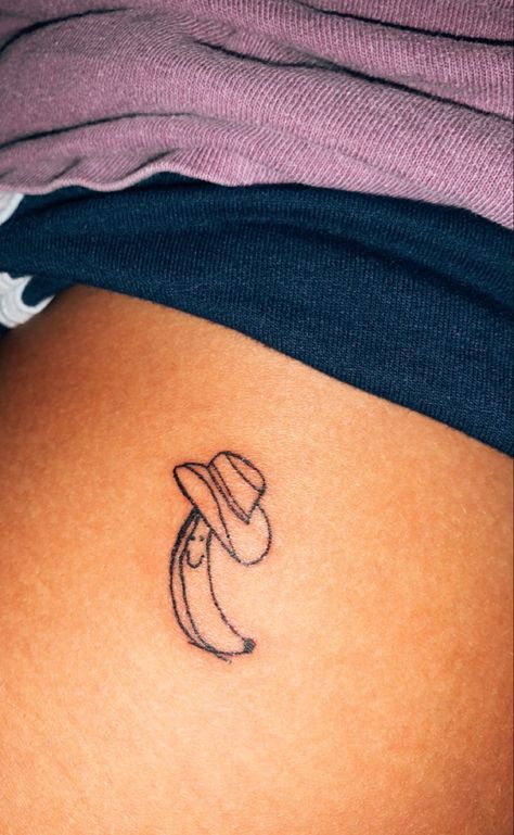 Tattoo minimalistic doodle Small Cowboy Tattoos For Men, Snake With Cowboy Hat Tattoo, Cowboy Emoji Tattoo, Duck Cowboy Tattoo, Small Cowboy Tattoo, Tattoo Designs Black And White, Tattoo Designs Watercolor, Tattoo Designs Geometric, Banana Tattoo