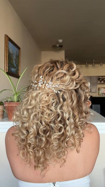 Sierra Miller on Instagram: "Which Curly Bridal hairstyle are you choosing?   Comment a “🤍” and I’ll send you a link to a similar hair accessory!  They’re equally effortless and elegant, made tasteful with a single jeweled accessory. This is your sign to wear your natural curls for your wedding. Where are my 2025 brides?? • • • #curlyhair #curls #curlygirl #curlyhaistyles #hairinspo #hairfashion #hairideas #curlyhairdontcare #bridalhair #bridal #bridalhairstyles #bridalhairstyle #curlybride #naturalcurls #naturalhair #naturalhairstyles" Tiny Curls Wedding Hair, Simple Curly Wedding Hairstyles, Mid Length Curly Wedding Hairstyles, Curly Wedding Braid, Half Up Half Down Wedding Hair Naturally Curly, Bride Hairstyles For Curly Hair Natural Curls, Wedding Hairstyles For Curly Hair Short, Curly Hairstyles Wedding Bridesmaid, Curly Bridal Hair Down