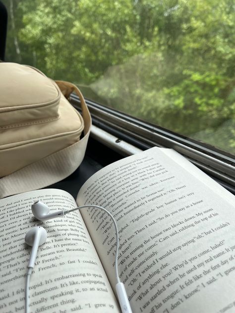 Reading Motivation, World Of Books, Girl Reading, I Love Reading, Coffee And Books, Train Rides, Book Girl, Instagram Story Ideas, Book Photography