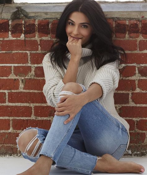 sitting pose Teni Panosian, How Many, On Instagram, Instagram