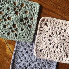 Free Crochet Square Pattern: Crafter Mystery! - cypress|textiles Easy Granny Squares, Free Crochet Square, Cozy Ideas, Granny Square Crochet Patterns Free, Crochet Granny Square Blanket, Crochet Blocks, Trendy Crochet, Crochet Quilt, Crochet Square Patterns