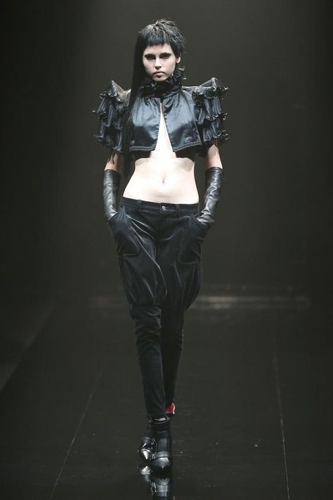 Alice Auua, Modern Goth, Post Apocalyptic Fashion, Geeky Fashion, Tokyo Fashion Week, Burlesque Costume, Apocalyptic Fashion, Dark Style, Metal Clothing