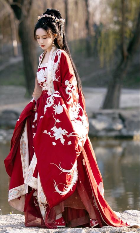 Chinese Princess Dress, Traditional Asian Dress, Chinese Princess, Ancient Chinese Clothing, Queen Dresses, Chinese Style Dress, Queen Outfit, Red Wedding Dresses, Hanfu Dress