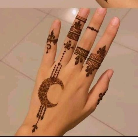 Easy Mehndi Designs For Eid, Beautiful And Easy Mehndi Designs, Karwa Chauth Mehndi, Mehndi Design For Front Hand, Mehndi Designs For Eid, Mehndi Design For Beginners, Short Mehndi Design, Henna Inspired Tattoos, Cultural Traditions