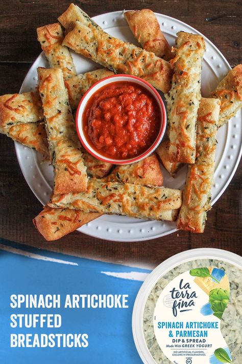 These easy and tasty Spinach Artichoke Stuffed Breadsticks can be made in about 25 minutes! They are so tasty even picky eaters will love them and your kitchen will fill with the flavorful aroma of these delicious treats while baking. Another delicious recipe from The Kittchen. Spinach Dip Breadsticks, Stuffed Breadsticks, Artichoke Parmesan Dip, Artichoke Stuffed, Parmesan Dip, Cheese Crust Pizza, Tailgating Ideas, Cheese Crust, Biscuit Rolls