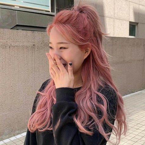 Kpop Hair Color, Korean Hair Color, Kpop Hair, Hair Color Streaks, Hair Streaks, Hair Color Pastel, Hair Color Pink, Dye My Hair, Hair Dye Colors