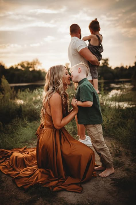 Red Family Outfits For Pictures, Country Fall Photoshoot, Family River Photoshoot, Mother Son Fall Photoshoot, Moody Fall Family Photos, Western Fall Family Pictures, Country Family Photoshoot, Family Country Photoshoot, River Family Photoshoot