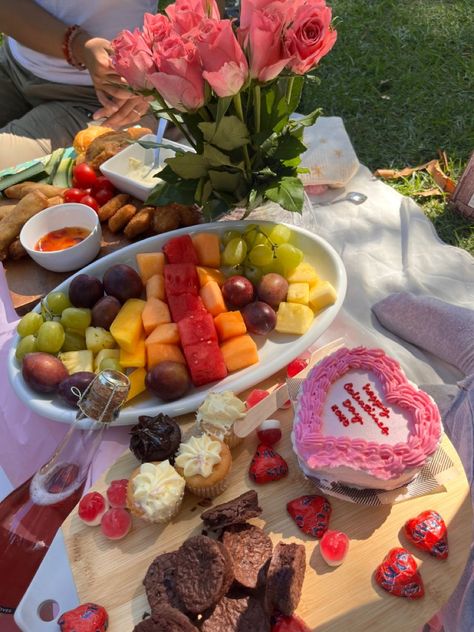 Picnic Food Ideas Valentines Day, Romantic Picnic Food Ideas For Two Date Nights Valentines Day, Cute Valentines Picnic Ideas, Valentines Beach Picnic, Valentine’s Day Moodboard, Picnic Valentines Day Date Ideas, Valentine’s Picnic, Valentine Picnic Ideas For Couples, Galentines Picnic Ideas