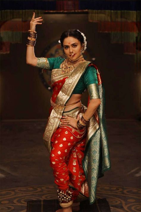 Lavani Saree, Kashta Saree Wedding, Lavani Dance, Bride Fashion Illustration, Saree Drapes, Kashta Saree, Beer Photography, Nauvari Saree, Simple Saree Designs