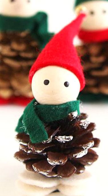 Pinecone Elves, Gingerbread House Ornaments, Santa Claus Crafts, Cute Ornaments, Christmas Crafts For Kids To Make, Santa Cards, Pine Cone Decorations, Cones Crafts, Homemade Decor