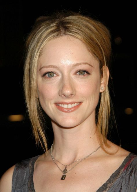 Judy Greer animal rescue/support cause is truly inspiring...she even let me take a picture of her eating garlic fries at MTAC 2015 (no this isn't it) Cheryl Tunt, Judy Greer, Bra Cup Size, Rose Mcgowan, 27 Dresses, Arrested Development, Bra Cup, Hottest Celebrities, Cup Size