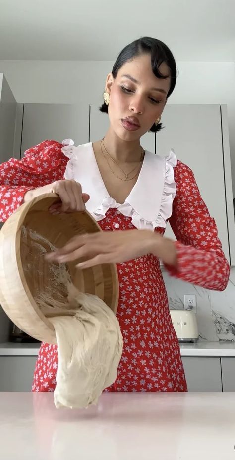 nara smith Nara Smith Hairstyle, Nara Smith Cooking, Domesticity Aesthetic, Nara Smith Style, Nara Smith Hair, Nara Smith Aesthetic, Nara Smith Outfits, Dark Feminism, Nara Aziza