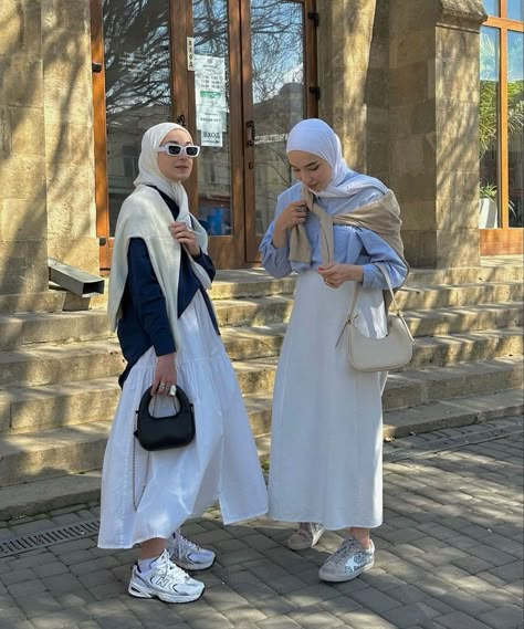 All White Outfit Hijab, Summer Outfit Hijab, Summer Modest Outfits Muslim, Classy Hijab Outfits, London Outfit Summer, Hijabi Summer Outfits, Summer Modest Outfits, Modest Outfits Muslim, Outfits Muslim