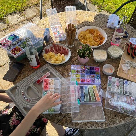 Midsommar Activities, Outside Activities Aesthetic, Peaceful Summer Aesthetic, Colorful Life Aesthetic, Spring Hobbies, Summer Crafts Aesthetic, Creative Things To Do With Friends, Summer Hangout, Spring Core